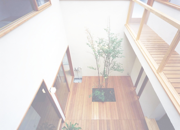 中庭のある狭小住宅