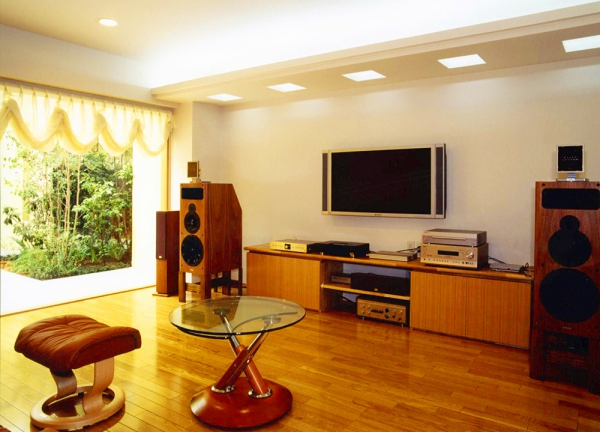 ライトコートの中庭とシアタールームのある、夫婦2人の暮らしを楽しめる住まい。　S邸