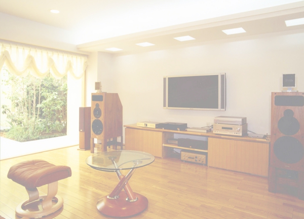 ライトコートの中庭とシアタールームのある、夫婦2人の暮らしを楽しめる住まい。　S邸