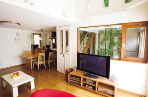 性格の違った２つの中庭（パティオ）をもつ家