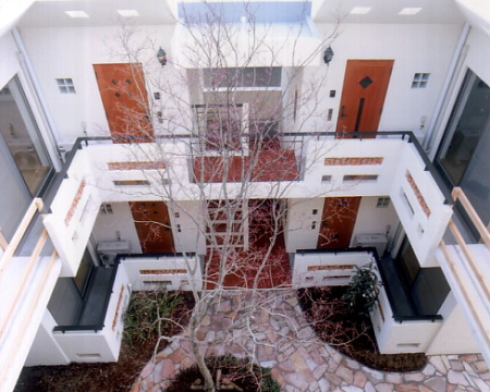 中庭のある開放感あふれる家族の絆が育む光と風のデザイナーズマンション。