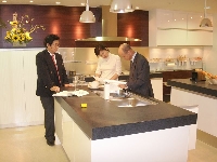 ショールームへご一緒します。