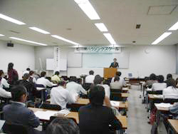 講演活動の様子２